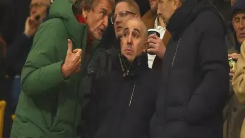 “湖人三冠在望，西部风云再起！3连胜强势崛起，火箭压力倍增，快船8胜7负却遭逆袭，格局大洗牌！”